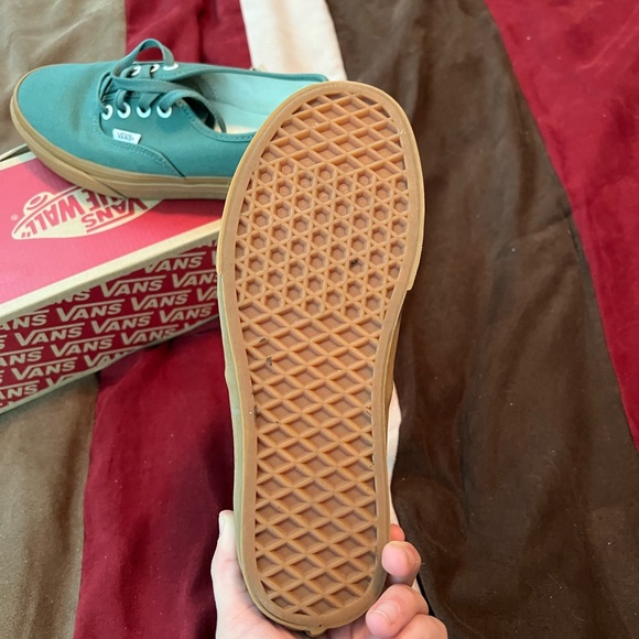 Vans - Picture 3 of 5